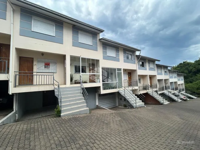 Casa Geminada triplex no bairro Monte Verde