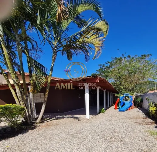 RA AMIL Vende, Casa térrea, piscina, esquina, 02 dormitórios, 126m², Bairro Ipiranguinha-