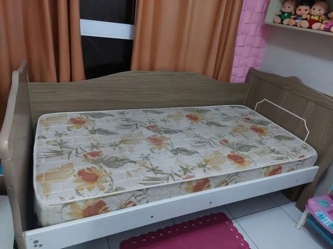 Cama infantil grande/colchão