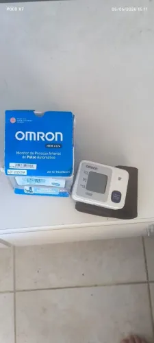 Aparelho de Pressão Arterial de Pulso Omron HEM-6124