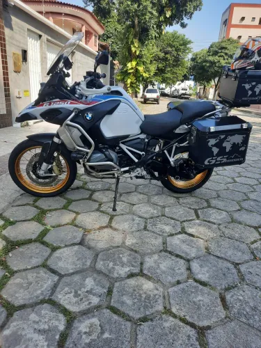 BMW 1250 GS ADVENTURE RALLYE, único dono, com baús traseiro e lateral, sem detalhes