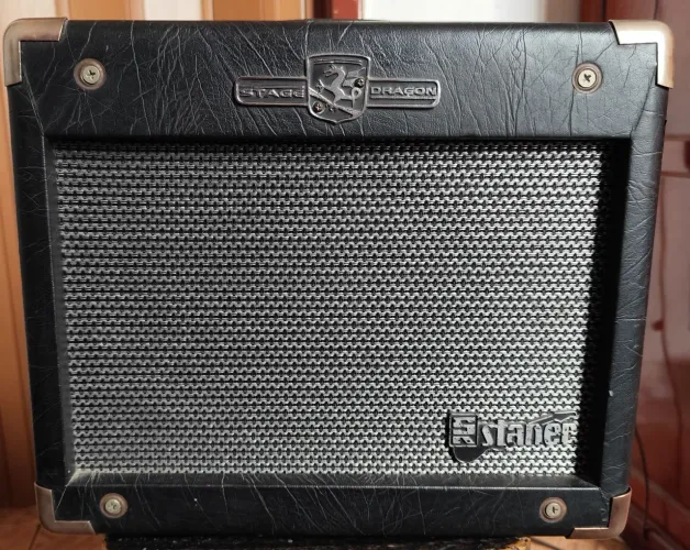 Amplificador Cubo Staner GT50 Stage Dragon para guitarra