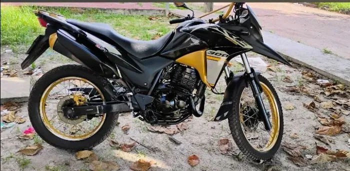 Moto XRE 300 selada e quitada sem multa 