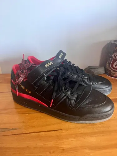 TENIS Circoloco x adidas Forum Low Black Vivid Red
