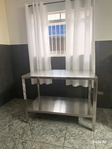 Mesa de Inox Industrial 125x70 cm com Prateleira Inferior