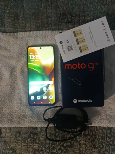 Vendo Motorola moto g 15 novo 256 gb 12 de ran ele ta completo novo um mes d uso caiu tri