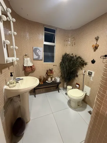 Conjunto completo de louças para banheiro bege (bacia, lavatório e coluna)