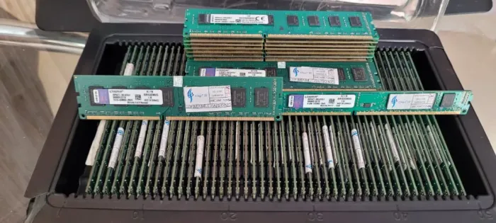 Memoria RAM 2GB DDR3 1333 MHz KVR1333D3N9/2G DIMM de 240 pinos