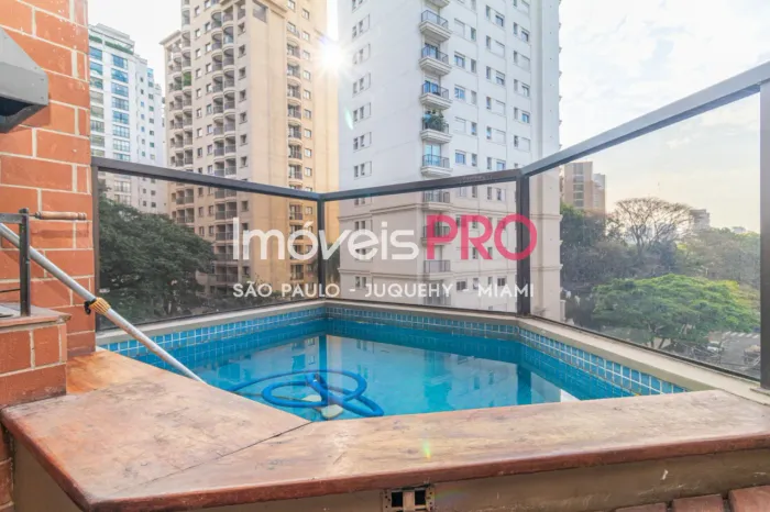 Com piscina privativa, dois dormitórios, uma suíte, 3 vagas de garagem! Rua Jerônimo da Ve