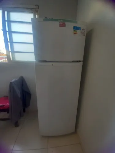 Vende-se uma geladeira consul 110 v