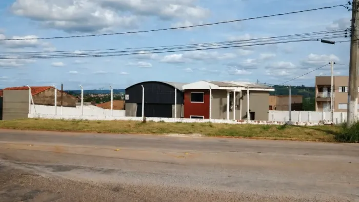 OPORTUNIDADE EM ITAPEVA - NÃO PERCA!  Barracão + Casa em terreno de 1.476m²