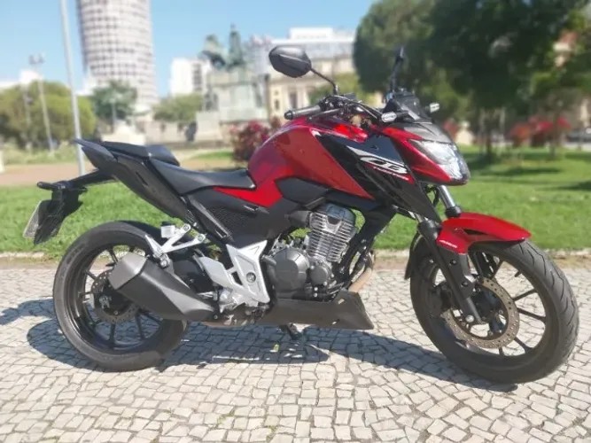 Honda CB Twister 300 ABS Só 11.600km Garantia de Fábrica (Muito Nova) Financio em até 48x