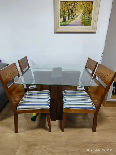 Mesa de jantar de madeira 4 cadeiras 