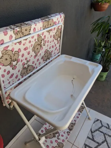 Trocador de fraldas com banheira