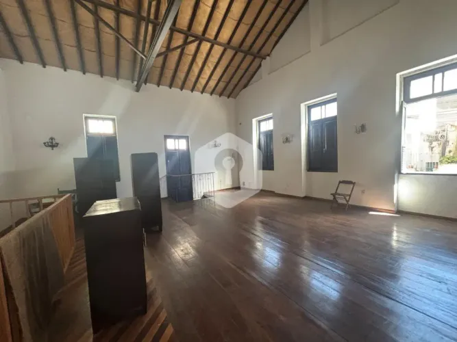 Excelente oportunidade para o seu negócio! Imóvel comercial totalmente restaurado, com mui
