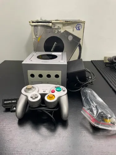 Game cube prata com pico boot