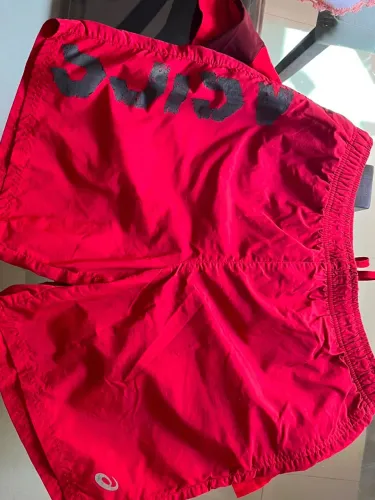 2 Shorts Vermelho (1 ASICS / 1 Nike Dri - Fit)