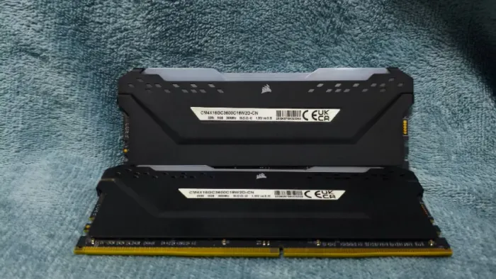 Memória RAM Corsair 4x16GB 3600MHz RGB