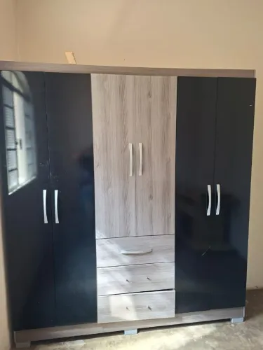 Guarda-roupa seminovo