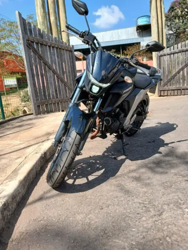 250 Yamaha moto
