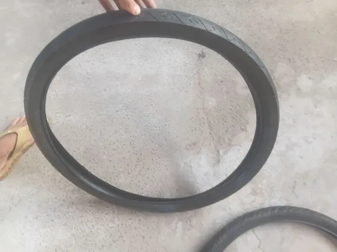Pneus prairo. ótima estado sem nenhum rasbo. Aceito trocas de preferência raios.