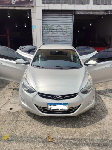 Hyundai Elantra GLS 1.8 16V Aut. 2013
