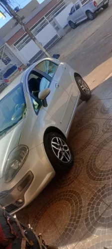 Fiat Punto Essence 1.6 Flex 16V 5P 2013