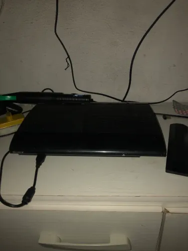 Ps3 destravado com 1 controle 