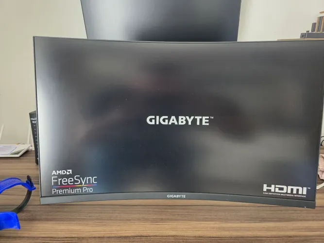 MONITOR CURVO 2k 32 POLEGADAS 165HZ 0.5MS GIGABAYTE M32QC