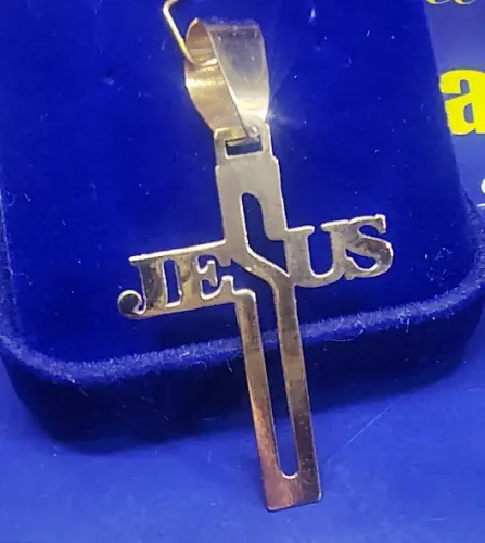 Pingente Cruz Jesus Religião Vazado Ouro 18 Kilates Peso 3.05 Gramas 28.1 mm Maciço       