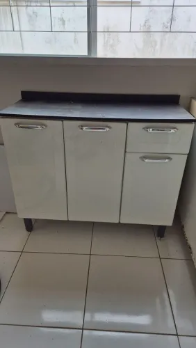 Armário de Cozinha Compacto Usado - 3 Portas e 1 Gaveta