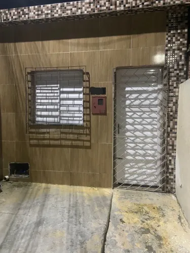 Vendo casa no Fernando color /valor 70 mil
