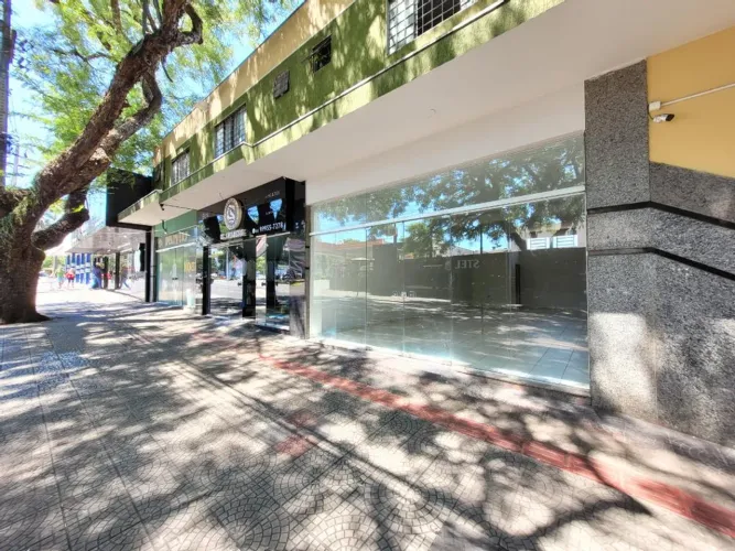 Sala para alugar em Maringá, Zona 07, com 60 m²