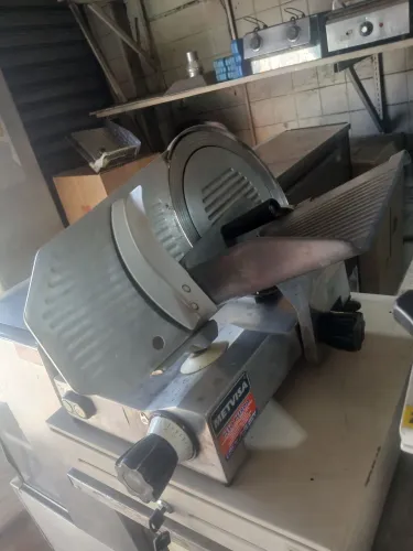 Cortador de frios. Moedor de carne e cilindro