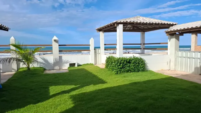 Imóvel para venda possui 200 metros quadrados com 4 quartos em Morro Branco - Beberibe - C