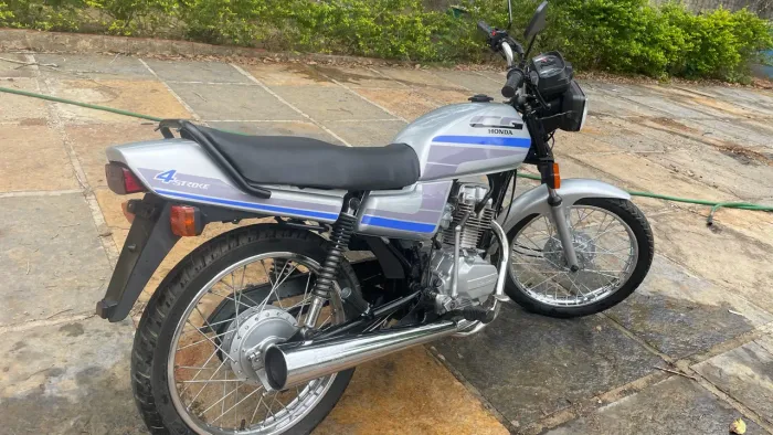 Vendo moto cg 1989 toda revisada em dias para transferir