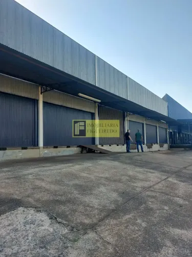 Aluga-se barracão próximo a Rod Washington Luis com 3.300m² de terreno, 1.300m² de constru