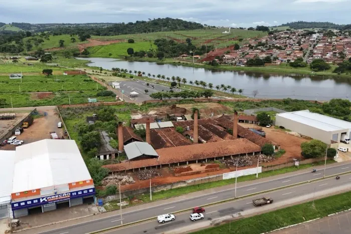 Lotes comerciais entre 337 m² e 2804 m² à venda a partir de R$ 282.690 no Portal do Lago -