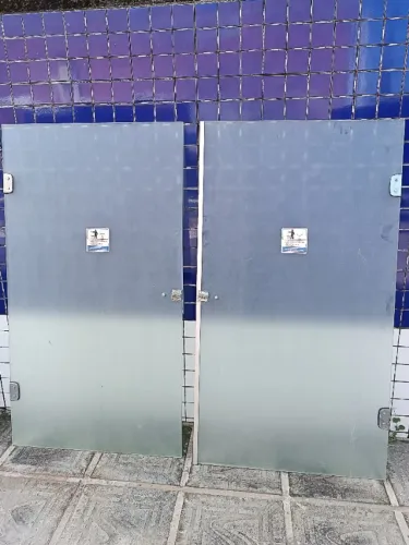Porta de Vidro Verde Temperado 10MM 171CMx93CM - Ideal para Divisórias