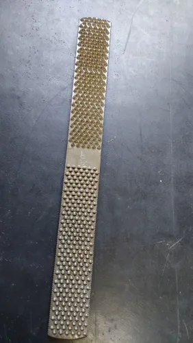 Grosa de ferrador é produzida em aço carbono de alta qualidade.