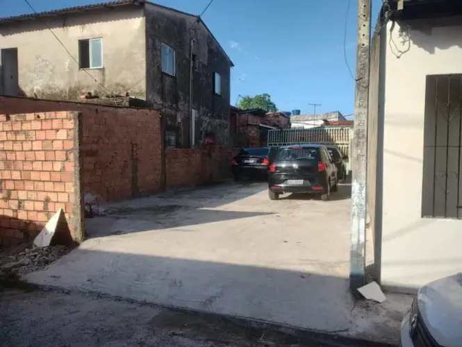 Terreno no Coração do Tenoné prox. de tudo em alameda fechada 7x18 nascente