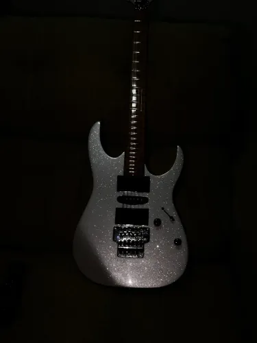 Guitarra Ibanez pintura branco perolizado com flakes - linda