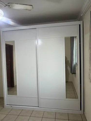 GUARDA ROUPA CASAL COM ESPELHO