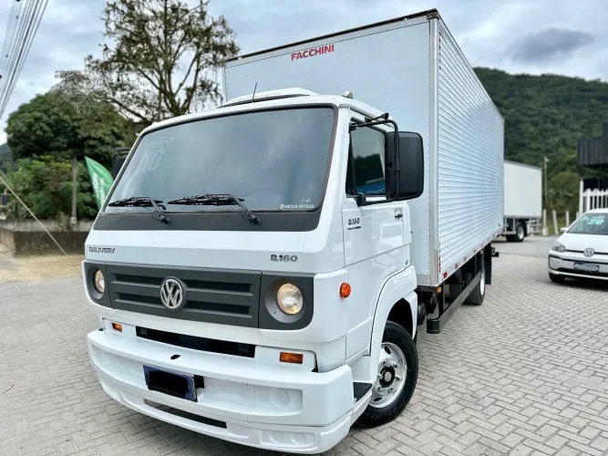 VOLKSWAGEN 8.160 DELIVERY BAÚ 6,20M | PARCELAS DE R$ 2.529,88