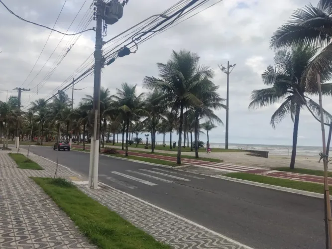 Apartamento à venda no Caiçara, Praia Grande-SP: 1 quarto, 1 sala, 1 banheiro, garagem e 3