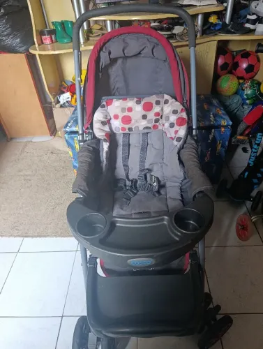 Carrinho de bebe e churrasqueira elétrica 