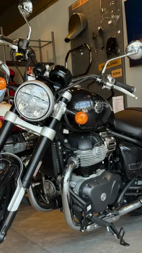 Super Meteor 650 - Danielle