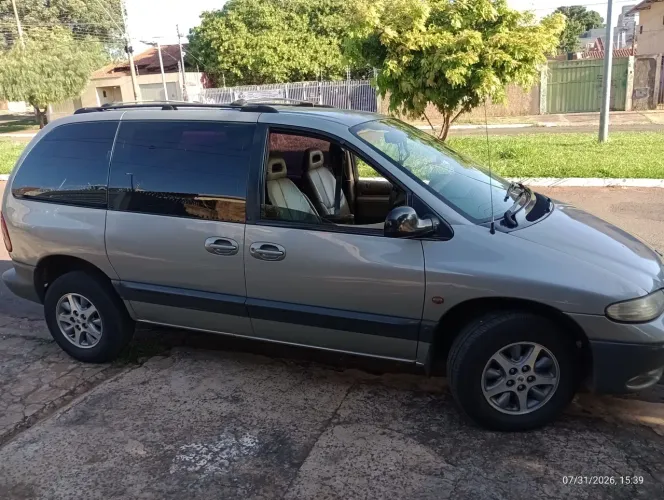 Chrysler Caravan LE 3.3 1998