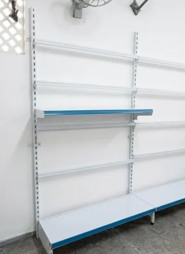 EXPOSITOR DE PAREDE COM CREMALHEIRA 