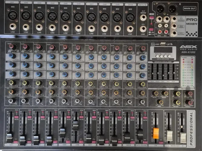 Mesa de som profissional mixer